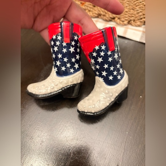 Vintage American Flag Patriotic cowboy boots salt and pepper shaker set - Picture 1 of 3